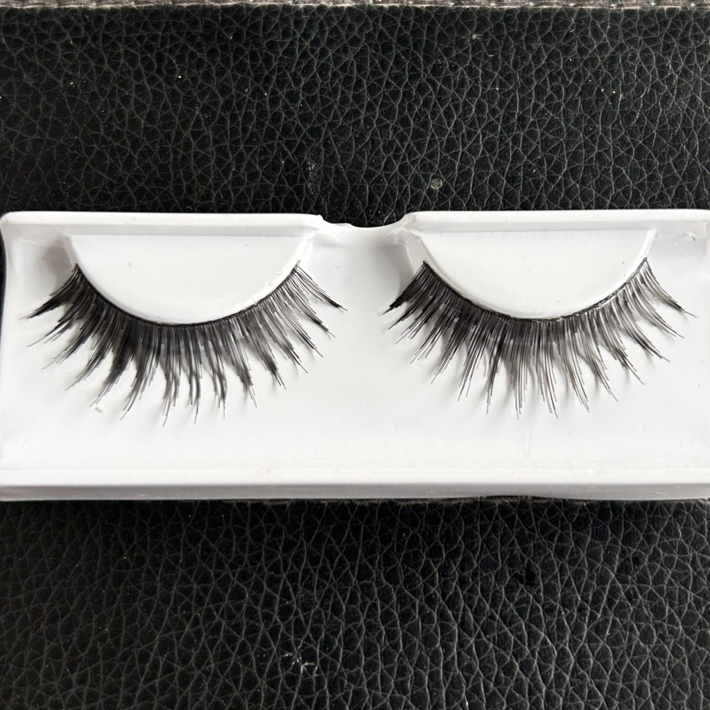 Zelia — Criss-Cross lash style