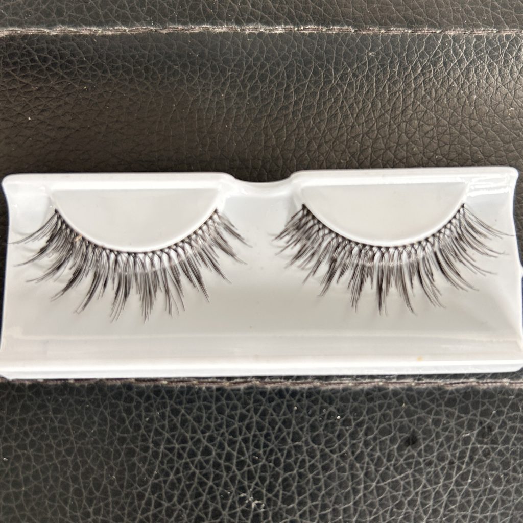 Zelia — Spiky lash style